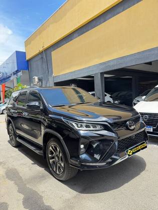 TOYOTA HILUX SW4 2.8 D-4D TURBO DIESEL DIAMOND 7L 4X4 AUTOMÁTICO